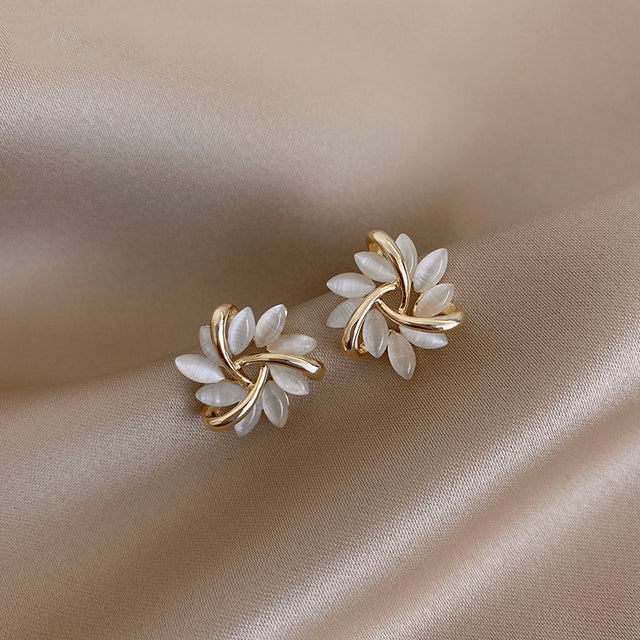 Tori™ - Anting Bunga Berbentuk Melengkung