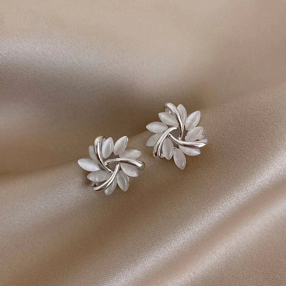 Tori™ - Anting Bunga Berbentuk Melengkung