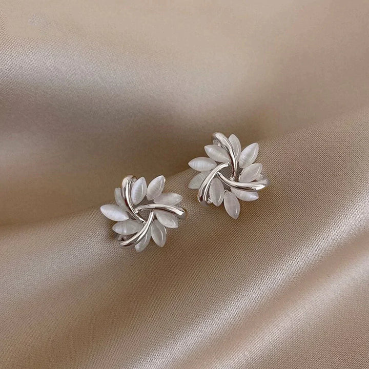 Tori™ - Anting Bunga Berbentuk Melengkung
